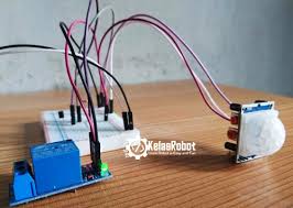 Skema alarm saklar sensor gerak anti maling. Lampu Otomatis Sensor Gerak Pir Hcsr501 Dan Relay Tanpa Arduino Kelas Robot