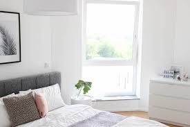 Ein bett, ein schrank, fertig ist das schlafzimmer? Schlafzimmer Gestalten In Grau Weiss Und Rosa The Golden Kitz