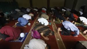 Jika kita perhatikan, bacaan niat untuk sholat gerhana matahari dan bulan sebenarnya tidak jauh berbeda. Tata Cara Shalat Gerhana Matahari