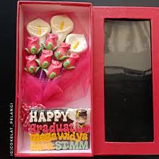 Kata ucapan happy anniversary 1 0 apk download com. Buket Bunga Coklat Untuk Kado Hadiah Wisuda Sempro Yudisium Kenang Kenangan Skripsi Tesis Lazada Indonesia