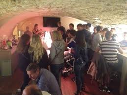 Unser zuchtziel sind gesunde, wesensfeste schnauzer, die den anforderungen an einen familiengerechten begleithund entsprechen. Linde Lounge Picture Of Restaurant Pizzeria Linde Subingen Tripadvisor