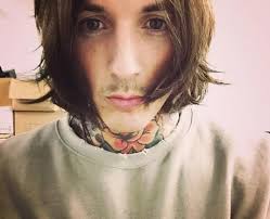 Since slicked back hair can be applied to a wide range of haircuts, we'll go over only the styling process. 10 Times Oli Sykes Was Basically An Instagram God Popbuzz