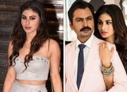 Bole chudiyan tutorial step by step dance tutorial for the song bole chudiyan from the movie kabhi khushi kabhi gham. Confirmed Mouni Roy Walks Out Of Nawazuddin Siddiqui Starrer Bole Chudiyan Bollywood News Bollywood Hungama