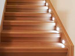 Alte treppe verkleiden ist eine möglichkeit die treppe optisch aufzuwerten und attraktiver zu gestalten. Laminat Oder Vinyl Auf Alten Treppen Verlegen So Gehen Sie Vor