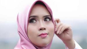 Berkat kemenanganya, syifa mendapatkan uang tunai sebesar rp 50 juta serta perhiasan emas senilai rp 30 juta. Kelas Talent Model Muslimah Kelas Belajar Make Up