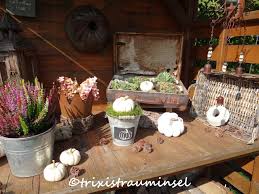 Trixistrauminsel Herbstdeko Im Garten Und Monatscollage Table Decorations Back Patio Decor