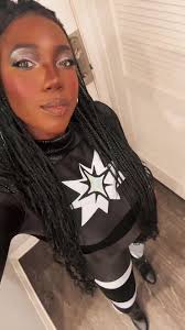 Happy Halloween!🎃✨ shoutout to @Halaii 🎀 and @airbnb for the custom  supersuit! 🤩🤩 #halloweencostume #halloween2024 #theincredibles  #anednamodeoriginal #mrsincredible #ednamode #violet