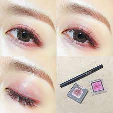 今日のメイク このアイライナーめちゃ可愛くない dazzshopのアイライナーペンシル rhapsody 01番だよ ピンクパールが綺麗なピンクブラウンで ボカす用のチップもついてるから アイシャ アイシャドウ ピンク アディクション アイシャドウ