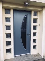 Fourniture Et Pose D Une Porte D Entree De Marque Bel M En Aluminium Sur Mesure Mur De Blocs De Verre Entree De Maison Exterieur Maison