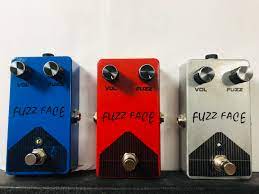 Home built fuzz faces over Thanksgiving holidays. 2 germanium and a  silicon. Explanation in comments ⬇️ : rdiypedals