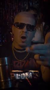 Este viernes a las 22hs🔥 se estrena PLOMO en el canal de @kittty.bby .,  @uno66tres llevando el peso pesado del dembow 🥶💥, No digas que no  avisamos… ⛓️💣, #Plomo #Kittybby #Blow #1663Crew ...