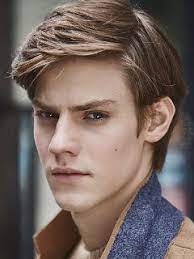 В детстве мальчик часто бывал за кулисами и даже в 12 лет впервые вышел на сцену московского. Pavel Tabakov Pavel Tabakov Akter Uchastnik Foto Biografiya Filmografiya Novosti Vokrug Tv