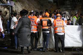 הלילה (שישי 29/4/21), סמוך לשעה 01:00, התרחש אסון בהילולת לג בעומר בהר מירון, כאשר המוני חוגגים נפגעו ״מדובר באחד האסונות האזרחיים הקשים ביותר שידעה מדינת ישראל וקשה לעכל את גודל האסון״, אמר הלילה מנכ״ל. Vvf66ybd Qnwxm
