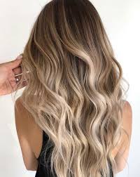 A Blonde Balayage For The Ages 8212 Neutral Light Brown Root Shade Fading Into The Perfect Highlighte Gorgeous Hair Color Hair Color Balayage Blonde Balayage