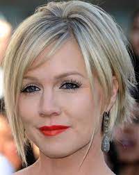 10 Layered Bob Haircuts For Round Faces Bob Haircut And Hairstyle Ideas Bobs For Thin Hair Celebrity Short Hair Haircuts For Fine Hair