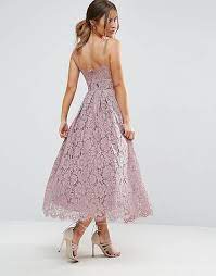 Dalle stampe floreali ai vestiti con spacco, scopri i nostri abiti lunghi da giorno e sera. Asos Petite Vestito Midi Da Cerimonia In Pizzo Con Spalline Asos
