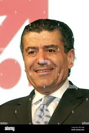 ARCHIV ** Medienmogul Haim Saban am 2.August 2006 in Muenchen. Nach dem  geplatzten Verkauf des TV-Unternehmens ProSiebenSat.1 an den  Springer-Konzern planen die Eigner um den Medienmogul Haim Saban einem  Bericht zufolge