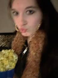 whats up im kaylie and im looking for someone to room with fall 2025 and  spring 2026. i am a sophomore currently in art but im going to switch back  to a