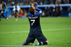 Le 8 juin 2021, l'attaquant plantait son 46ème but sous le maillot. Coupe Du Monde 2018 Pourquoi Griezmann Joue Avec Des Manches Longues