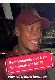 Ever Valencia y su torpeza con el flash de la cámara
