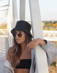 How I Wear A Bucket Hat Trendencies Blog Sunglasses Photoshoot Bucket Hat Outfit Outfits With Hats