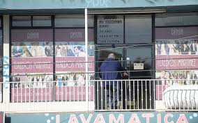 As soon as their engagement was announced in november 2017, her proud tv dad tweeted his excitement. Meghan Markle S Dad Gets Measured For His Royal Wedding Suit As It S Confirmed Both Her Parents Will Attend