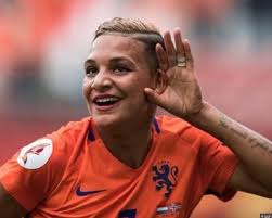 Het nederlands elftal blijft een doel, natuurlijk, maar sergio padt hoopt stiekem op een plek in het nederlands elftal nu justin bijlow afgevallen is. Jongen Of Meisje Wiske Schrijft
