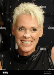 Die daenische Schauspielerin Brigitte Nielsen als Architektin Gina  Wartenberg posiert am Dienstag (07.09.10) am Set der Krimiserie "SOKO  Stuttgart" in Stuttgart nach den Dreharbeiten. Als Architektin unter  Mordverdacht steht Brigitte Nielsen derzeit