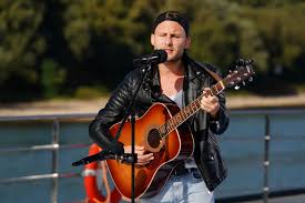 Julian buttersweets is a songsmith, beatcrafter and crooner from sacramento ca. Das Sind Die Kandidaten Der Ersten Dsds Castings Morgen 20 15 Uhr Rtl Ufa