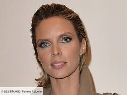 Une fois son bac obtenu, elle s'installe à lyon et entame des études de droit, bien décidée à devenir avocate. 2021 Sylvie Tellier In Cop Mode Her Rare Confidences On Her Role As A Mother Femme Actuelle Le Mag