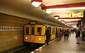 Europa Deutschland Berlin Tempelhof Schoneberg Friedenau U Bahnhof Friedrich Wilhelm Platz U Bahn Linie U9 Historischer B Ii Zug Model Railroad Berlin Underground