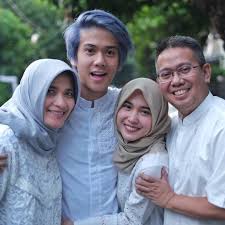 Kedekatan iqbaal ramadhan dan steffi zamora terjalin lantaran mereka berada dalam satu manajemen yang sama. Iniina Iqbaal Ramadhan
