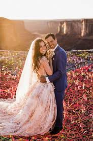 Wedding photography at its best is about capturing a story. Extreme Wedding Photos Capture A Couple Marrying 400 Feet In The Air