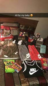 If your boyfriend is a creative type, a gift that helps him express his creativity can be a great idea. Pin By Tj On Fotos Tumblr Diy Christmas Gifts For Boyfriend Cute Boyfriend Gifts Boyfriend Gifts