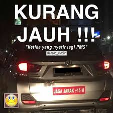 Postingan tulisan jaga jarak di truk pun viral dan banjir komentar netizen. 15 Bak Truk Jaga Jarak