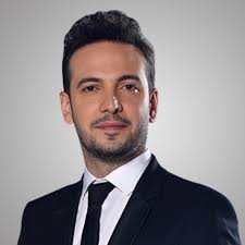 2 yıl yaşadığı sitenin mescidi için ramazan aylarında müezzinlik yaptı. Yol Arkadasim Fragmani