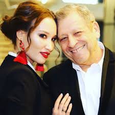 За свою жизнь борис юрьевич был женат трижды и в каждом браке у него есть дети. Z9k7xdakm6i Vm