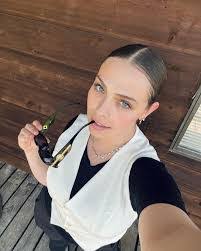 Ann Hannah's Instagram, Twitter & Facebook