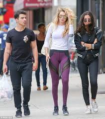 Learn about gigi hadid's height, real name, husband, boyfriend & kids. Gigi Hadid Height At 13