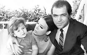 Το λήμμα δεν περιέχει πηγές ή αυτές που περιέχει δεν επαρκούν. Kwstas Kazakos Toy Zhtoysan Xarti Koinwnikwn Fronhmatwn Polis Magazino