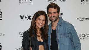 26 de febrero de 1978) es un actor, cantante y compositor alemán, conocido por su papel de ben jäger en la serie policíaca alemana alerta cobra. Endlich Chryssanthi Kavazi Tom Beck Sind Verheiratet Promiflash De