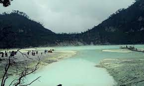 May 18, 2021 · lokasi kawah putih ada di jalan raya soreang ciwidey, ciwidey, bandung, jawa barat, sekitar 50km dari kota bandung. Wisata Kawah Putih Ciwidey Sejarah Lokasi Dan Harga Tiket Masuknya