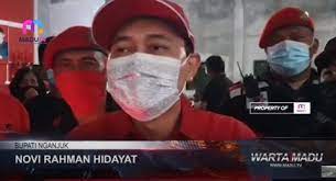 Foto penampakan bupati nganjuk, novi rahman hidayat (kiri) saat terjaring ott kpk @fotodetik. Tejhpif0mbdqqm