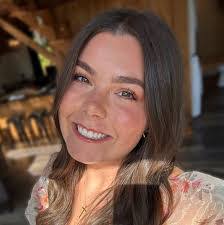 Katie Stillwell's Instagram, Twitter & Facebook