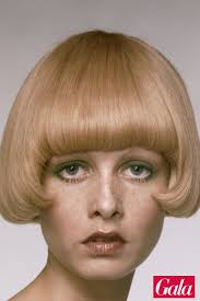 Pagenschnitt Zeitlos Stylisch Und Besonders Selbstbewusst Pagenschnitt Mittelalterliche Frisuren Twiggy
