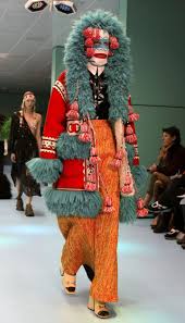 Models Carried Their Own Severed Heads At Gucci S Fashion Show Fashion Fashion Show Gucci Fashion