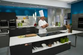 Recetas de cocina para todas las épocas del año. Karlos Arguinano Estrena Nueva Cocina Llena De Color