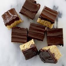 Recette De Carres Rice Krispies Au Beurre D Arachides Et Au Chocolat Coup De Pouce Chocolate Peanut Butter Squares Peanut Butter Recipes Desserts