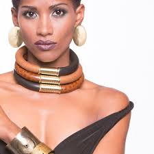 Collier africain, collier tribal africain, collier déclaration, cuir et  laiton, collier tribal, collier de cocktail, collier de fête