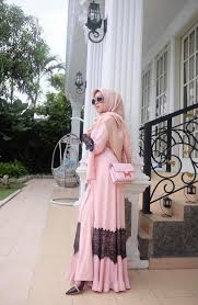 Aisyahrani hanya bilang kalau pengungkapan kasus penyebaran video syur mirip syahrini akan memakan waktu yang lama karena ada banyak nama yang terlibat. Intip Syahrini Pamer Gaya Berhijab Manja Dan Elegan Okezone Lifestyle